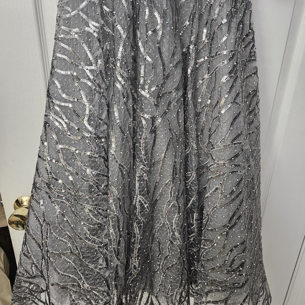 NWT Mac Duggal Silver High Neck Above Elbow Sleeve Embellished A Line Dress SZ 4 - Picture 5 of 11